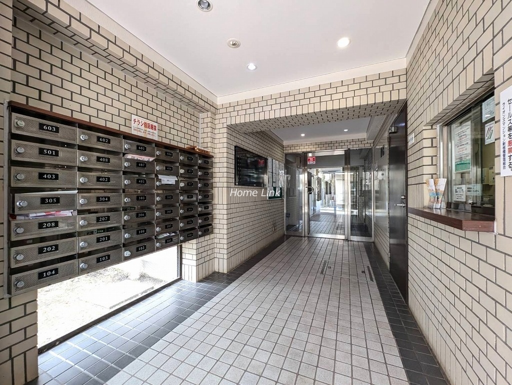 ライオンズマンション新板橋　エントランスホール